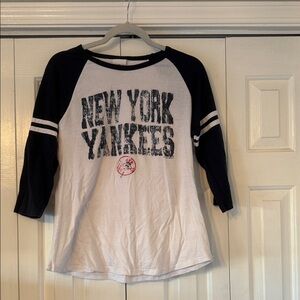 5th & Ocean Yankees Women's Raglan Tee - Black & White